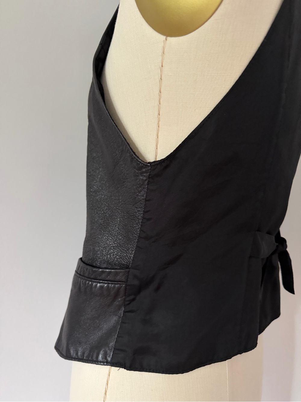 Danier Black Leather Vest with Gold Buttons Vintage Retro XS-S - Picture 3 of 7